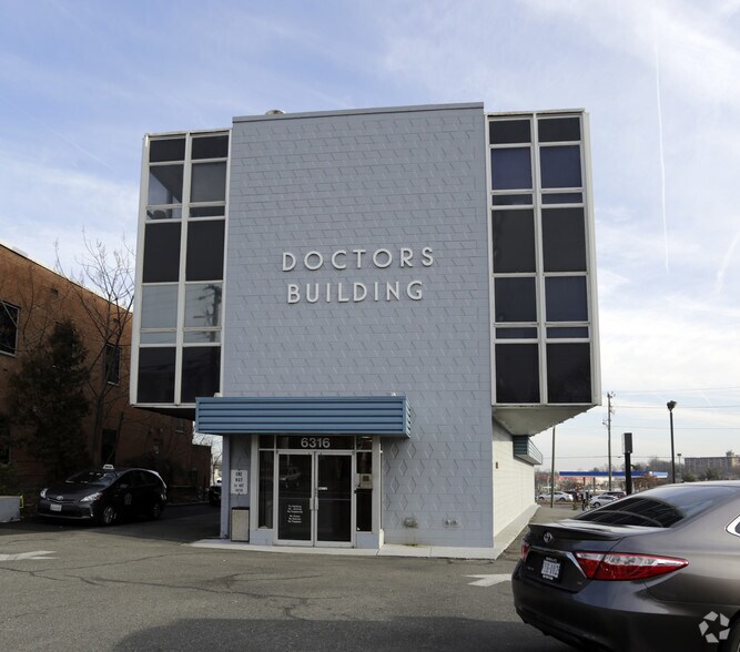 More Photos Of 6316 Castle Pl, Falls Church Medical For Lease