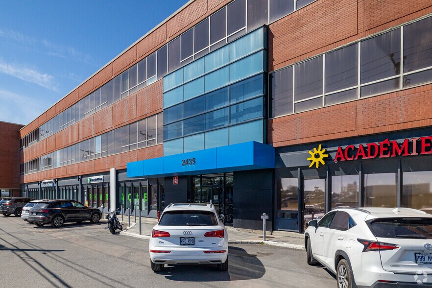 More Photos Of 4480 Ch de la Côte-de-Liesse, Mt Royal Office Residential For Lease