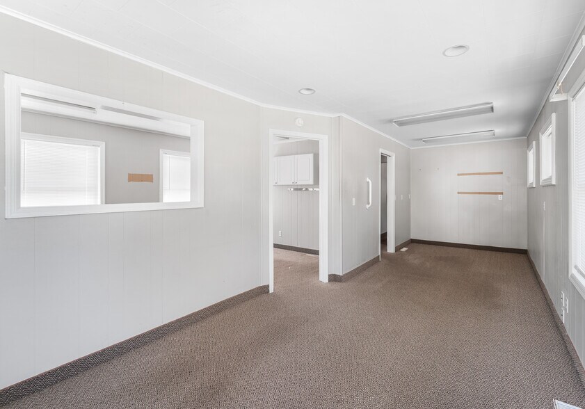 More Photos Of 97 W Montauk Hwy, Hampton Bays Office For Sale