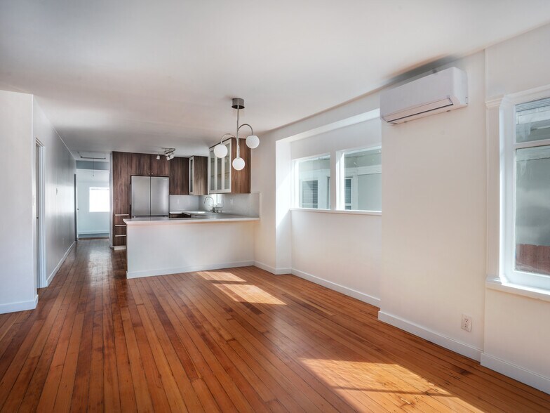 More Photos Of 58 Ozone Ave, Venice Specialty For Sale
