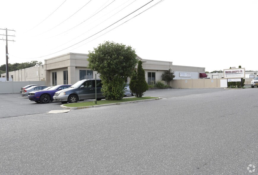 Primary Photo Of 1515 Fifth Industrial Ct, Bay Shore Warehouse For Lease