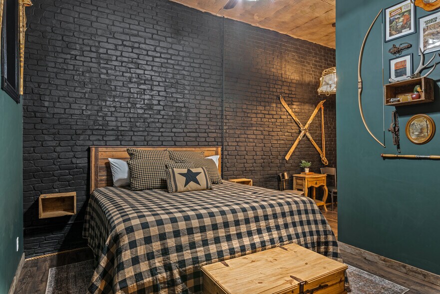 More Photos Of 120 S 3rd St, Victor Restaurant For Sale