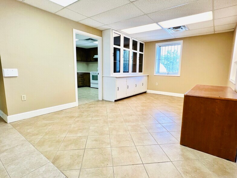 More Photos Of 4512 S Highway 35, Alvin Light Manufacturing For Lease