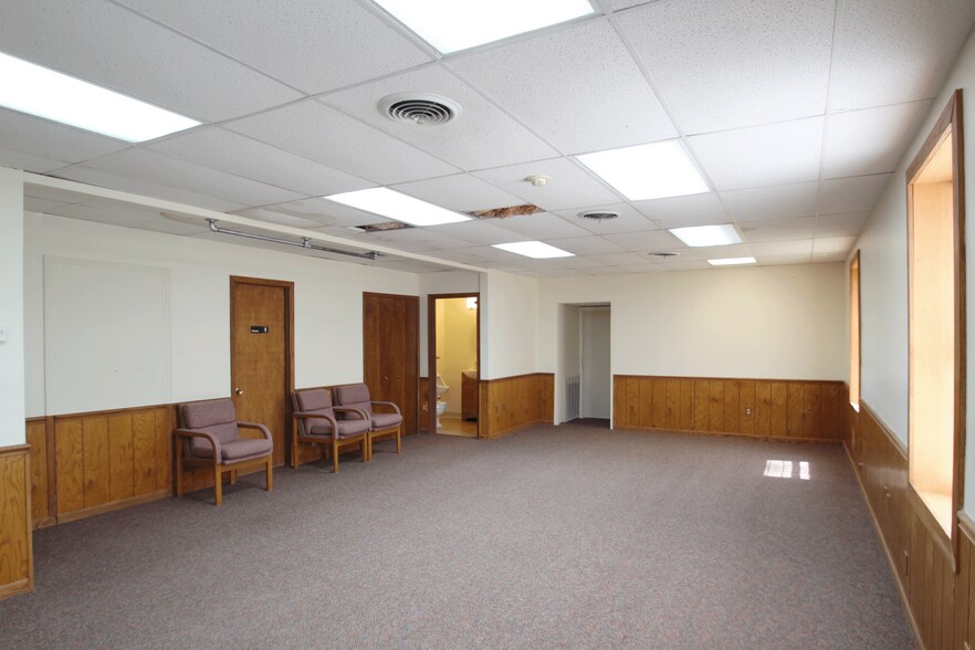 More Photos Of 799 N Court St, Medina Office For Lease