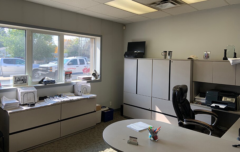 More Photos Of 470 Des Meurons Rue, Winnipeg Distribution For Sale