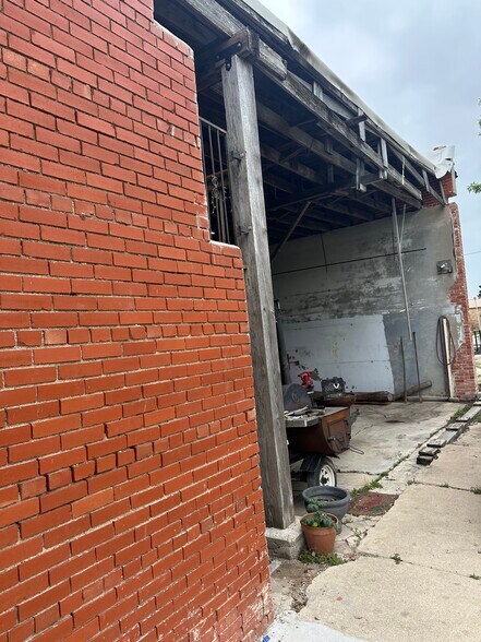 More Photos Of 18 S Alvin Ailey St, Rogers Freestanding For Sale