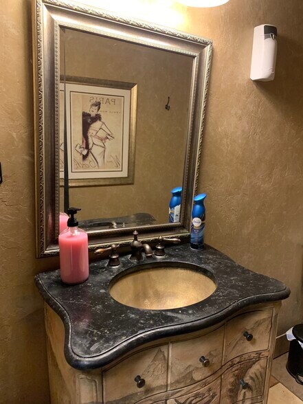 More Photos Of 307 N Broadway, Green Bay Restaurant For Sale