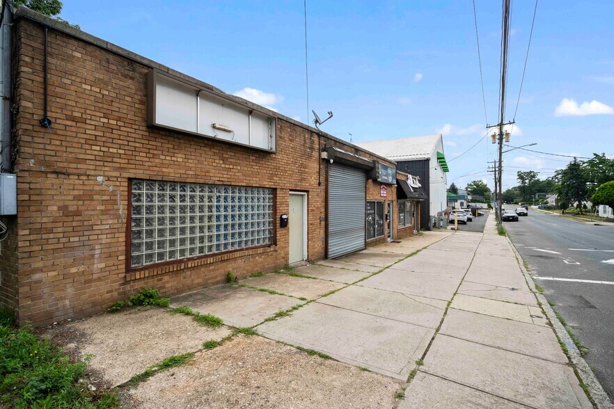 More Photos Of 507 Eagle Ave, West Hempstead Freestanding For Sale