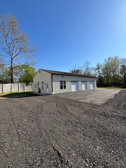 More Photos Of 28795 Three Notch Rd, Mechanicsville Flex For Lease