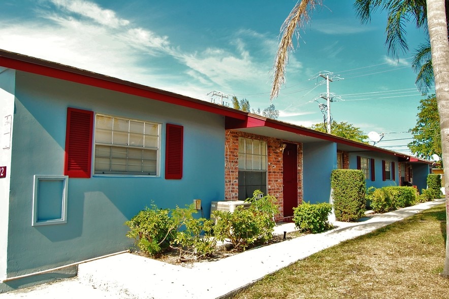 More Photos Of 712-714 S F St, Lake Worth Apartments For Sale
