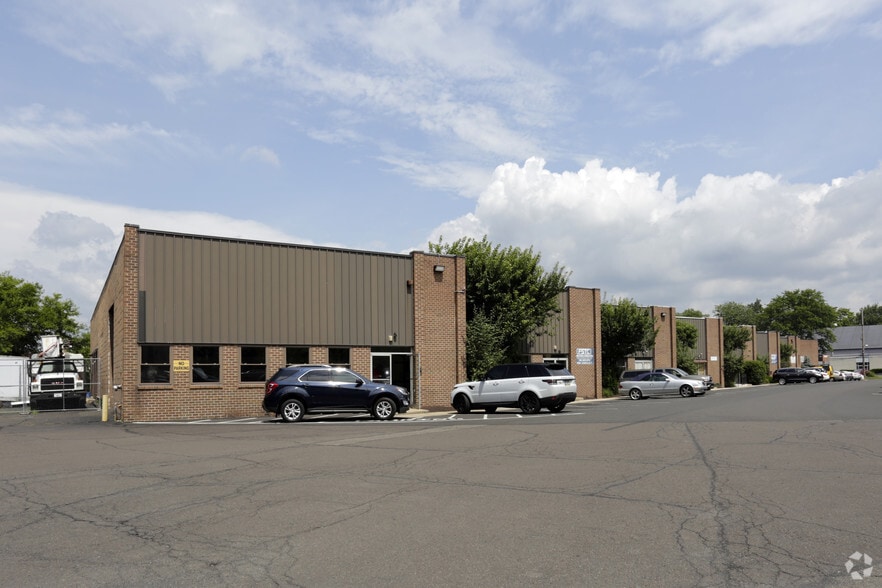More Photos Of 1300 Industrial Blvd, Southampton Light Distribution For Sale
