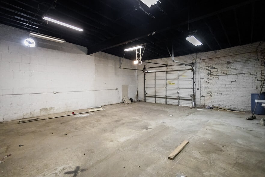 More Photos Of 2321 Caniff St, Hamtramck Storefront For Lease