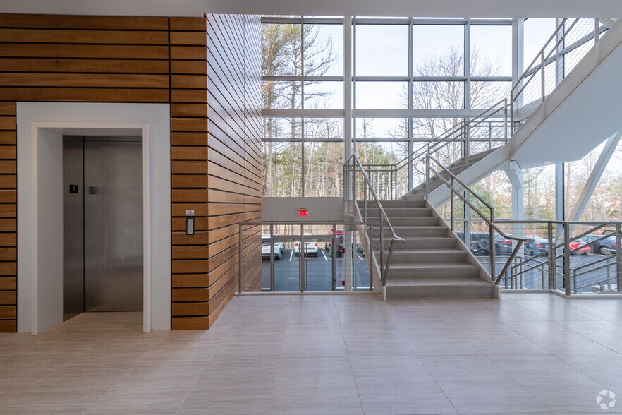 More Photos Of 54 Middlesex Tpke, Bedford Office For Lease