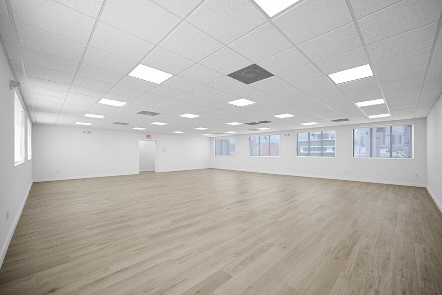 More Photos Of 221 NE 67th St, Miami Warehouse For Sale