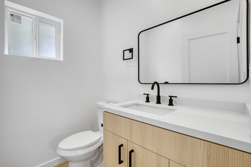 More Photos Of 10826 Hesby St, North Hollywood Apartments For Sale