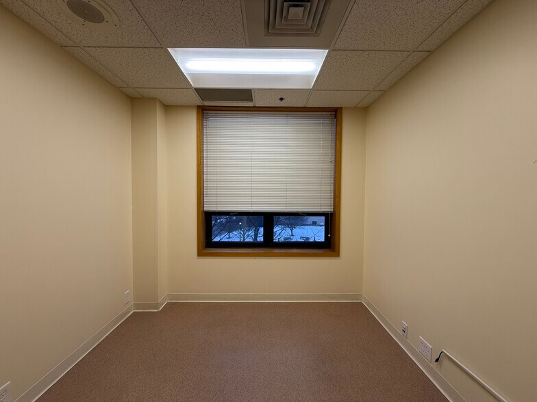 More Photos Of 33 Bartlett St, Lowell Medical For Lease