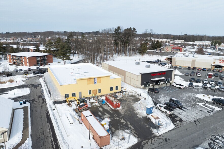 More Photos Of 5 Halfmoon Crossing Blvd, Clifton Park Freestanding For Lease