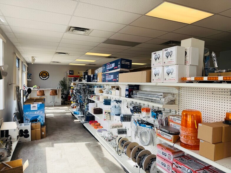 More Photos Of 10102 120 St, Grande Prairie Warehouse For Lease