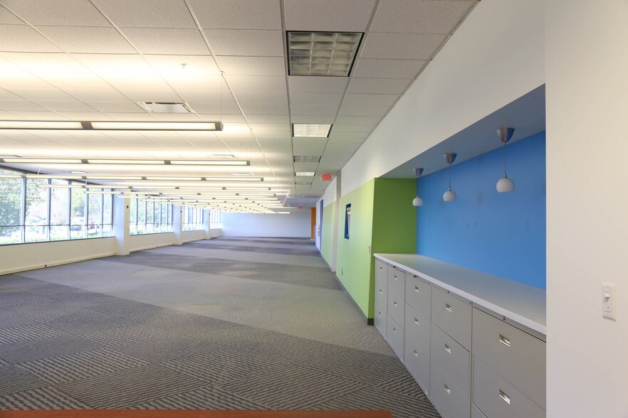 More Photos Of 1000 GSK Dr, Coraopolis Medical For Lease