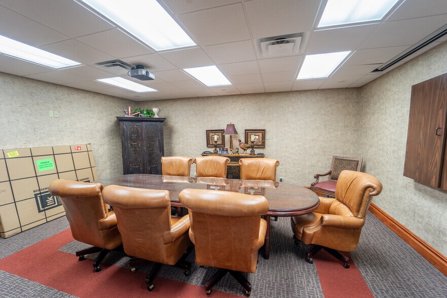 More Photos Of 115 Medical Dr, Victoria Medical For Sale