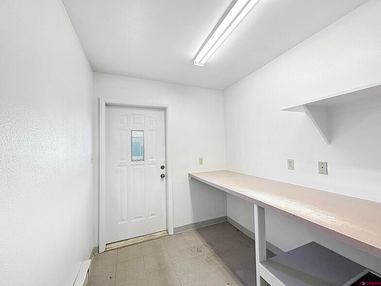 More Photos Of 685 Industrial Blvd, Delta Warehouse For Lease