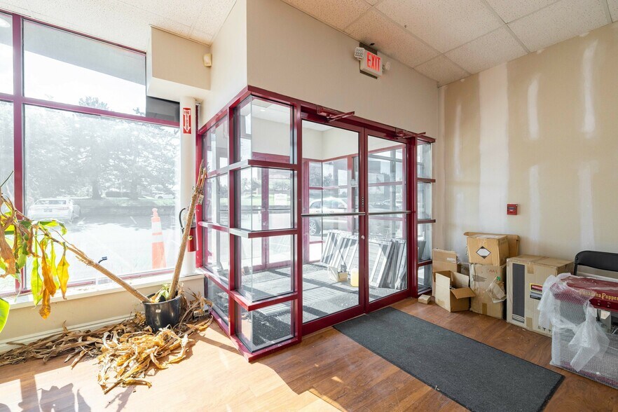 More Photos Of 42350 Grand River Ave, Novi Office For Sale