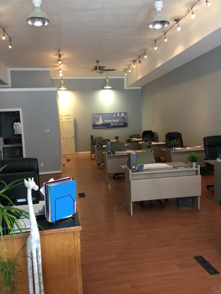 More Photos Of 505 Cherokee St, Leavenworth Loft Creative Space For Sale