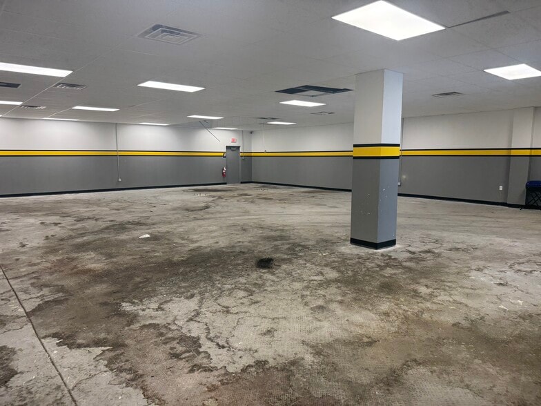 More Photos Of 3907 Baymeadows Rd, Jacksonville Storefront For Lease