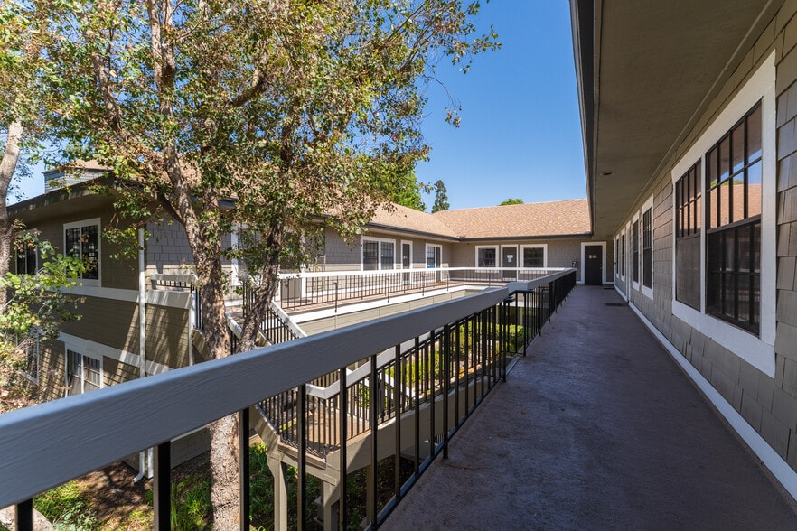 More Photos Of 2900 Bristol St, Costa Mesa Office For Sale