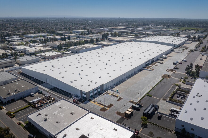 More Photos Of 5600 Argosy Cir, Huntington Beach Warehouse For Lease