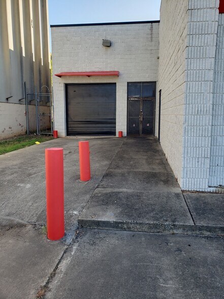 More Photos Of 4901 Old National Hwy, College Park Showroom For Lease