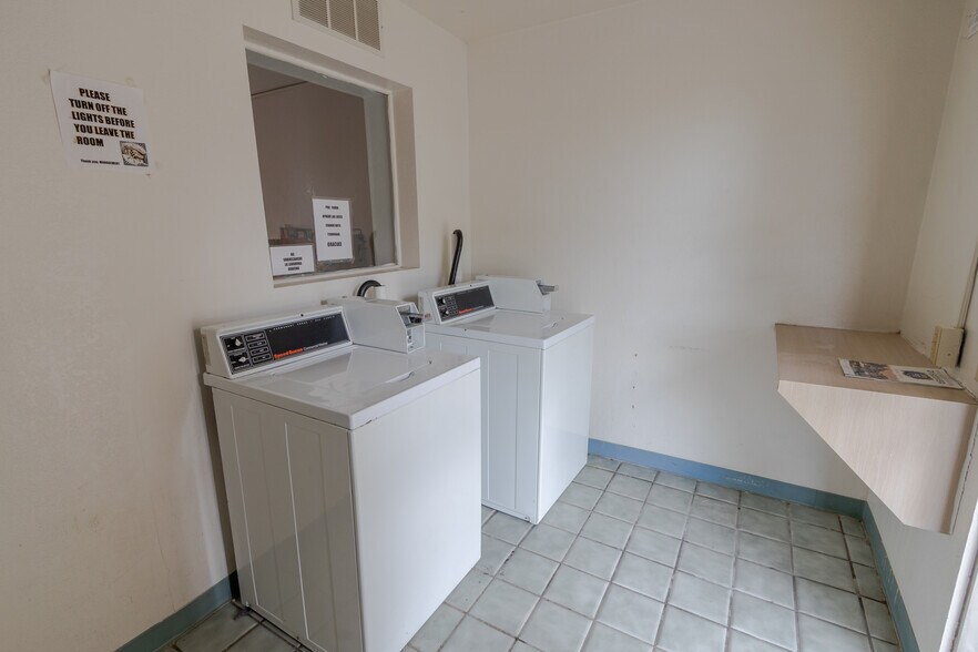 More Photos Of 1309 S Ohlman St, Mitchell Hotel For Sale