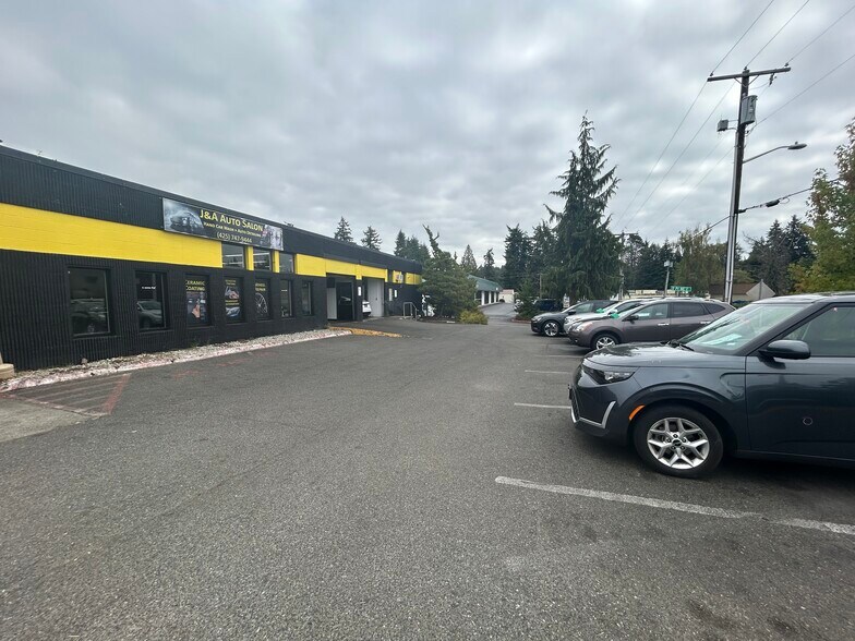 More Photos Of 13600 NE Spring Blvd, Bellevue Warehouse For Lease