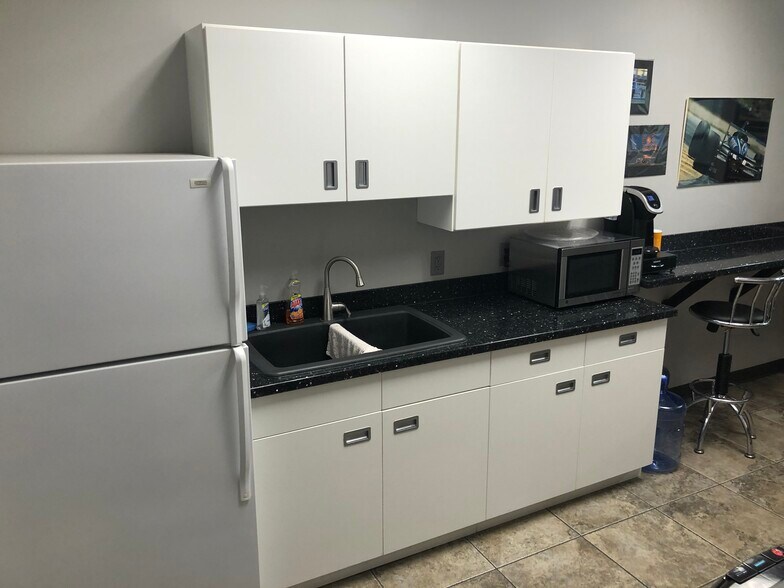 More Photos Of 114 Venture Dr, Pataskala Warehouse For Lease