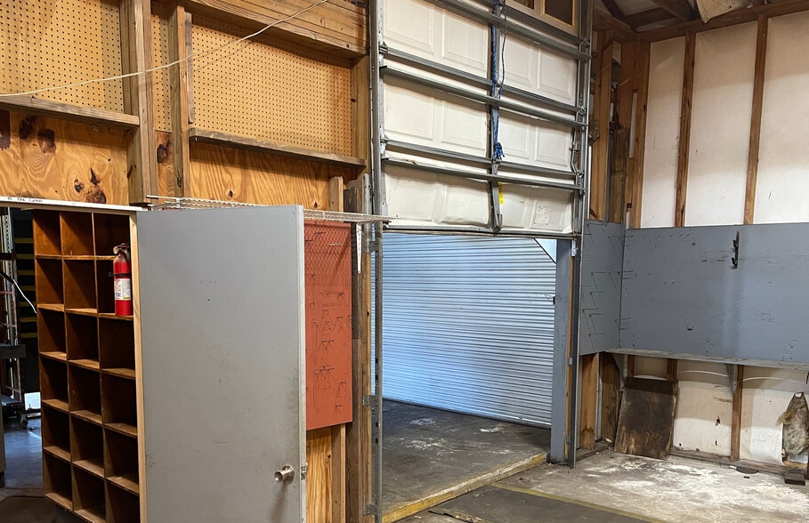 More Photos Of 6974 Mount Vernon St, Glen Saint Mary Auto Repair For Sale