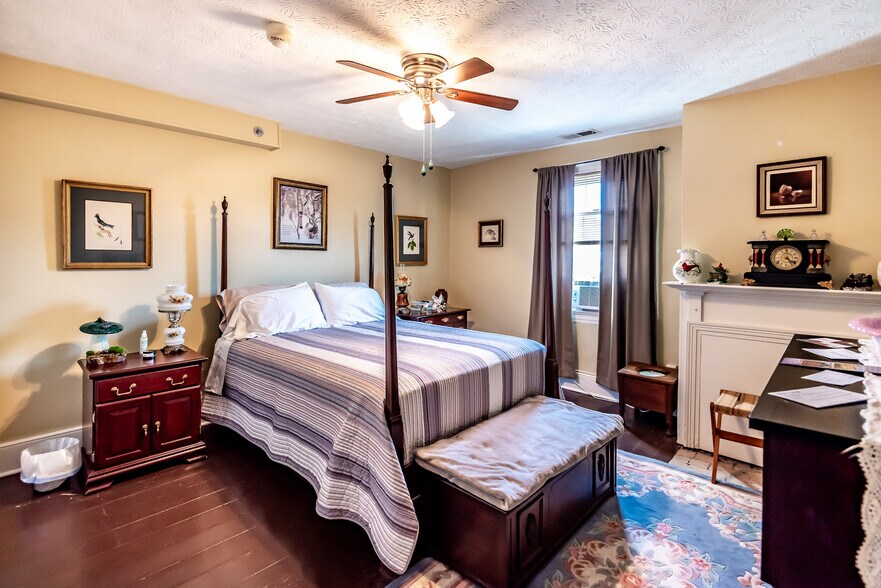 More Photos Of 129 N Main St, Waynesville Specialty For Sale