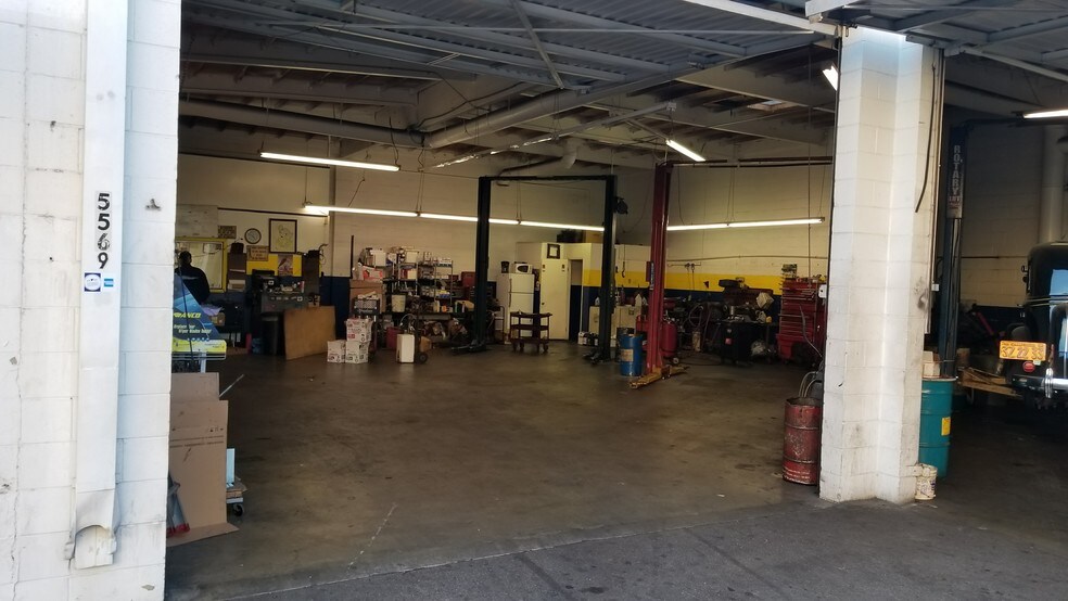 More Photos Of 5569 Reseda Blvd, Tarzana Auto Repair For Lease