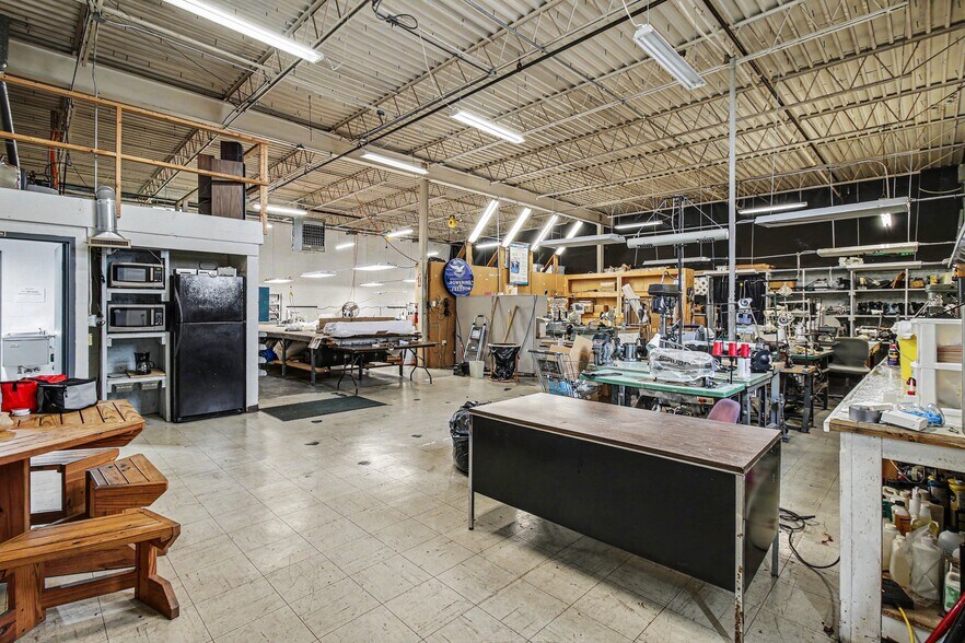 More Photos Of 600 Northland Blvd, Forest Park Warehouse For Sale