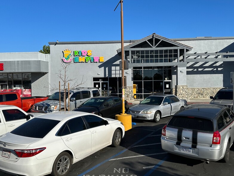 More Photos Of 102-222 W G St, Ontario Unknown For Lease