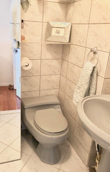 More Photos Of 92 Diamond St, Brooklyn Apartments For Sale