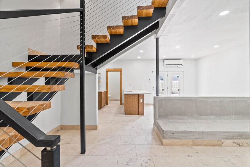 More Photos Of 615 W Avenue A, Port Aransas Apartments For Sale