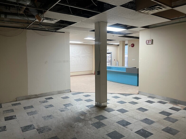 More Photos Of 12046 Fort Rd NW, Edmonton Apartments For Lease