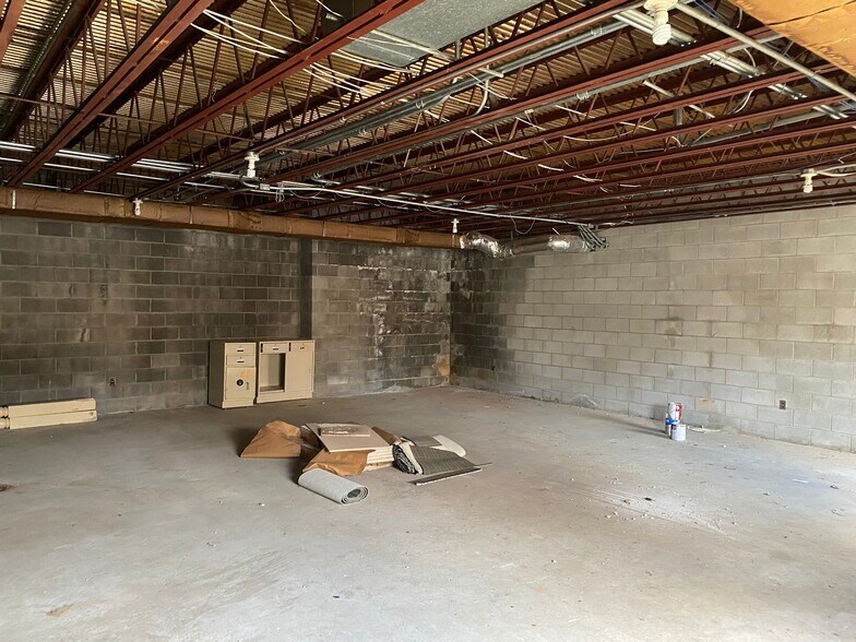 More Photos Of 1496 Anderson Hwy, Cumberland Bank For Lease