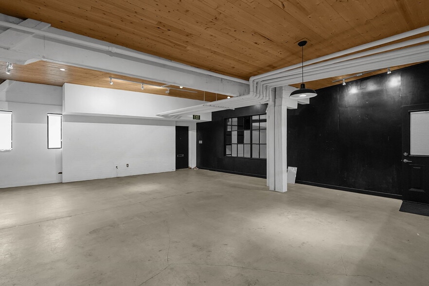 More Photos Of 1150-1180 Corrugated Way, Columbus Warehouse For Lease