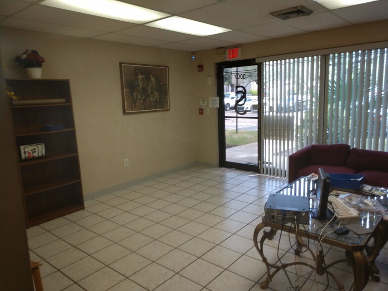 More Photos Of 3011-3015 Greene St, Hollywood Showroom For Lease