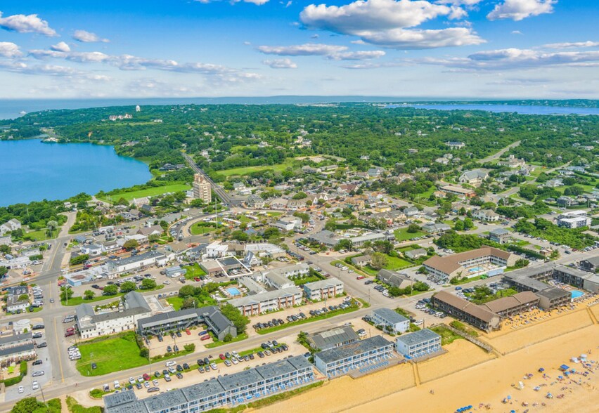More Photos Of 45 S Elmwood Ave, Montauk Storefront For Sale