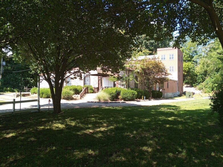 More Photos Of 300 Water St, Saint Charles Office For Sale