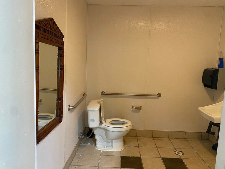 More Photos Of 116 W 6th St, Hanford Freestanding For Sale