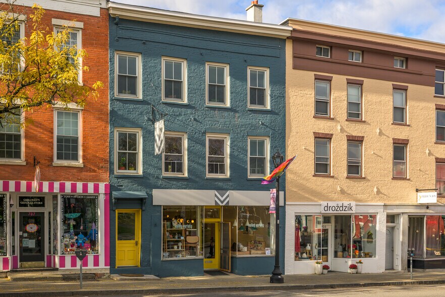 Primary Photo Of 705 Warren St, Hudson Storefront Retail Residential For Sale