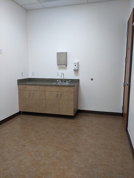 More Photos Of 15405 N 99th Ave, Sun City Medical For Lease